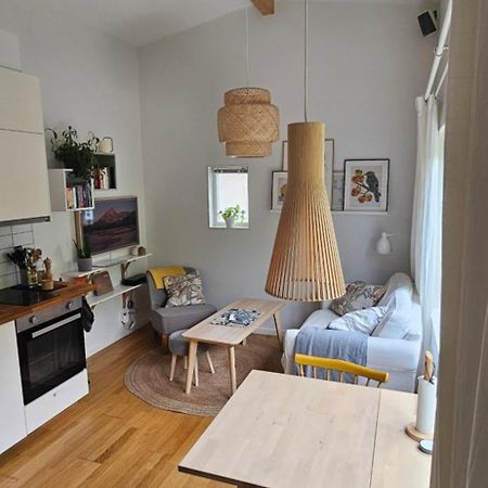 Tiny Grey House With Loft, 15 Min From City Center Gothenburg Bagian luar foto