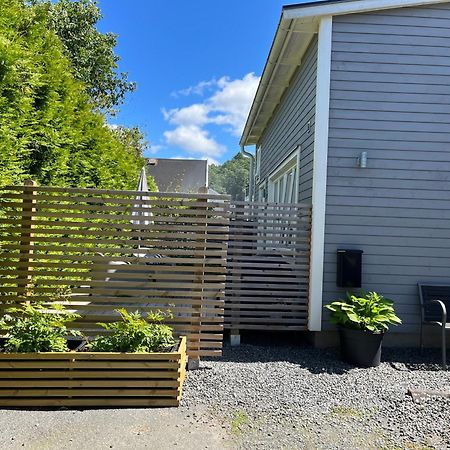 Tiny Grey House With Loft, 15 Min From City Center Gothenburg Bagian luar foto