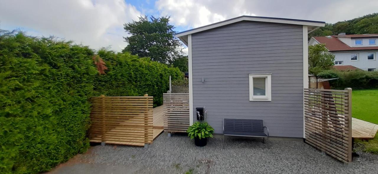 Tiny Grey House With Loft, 15 Min From City Center Gothenburg Bagian luar foto