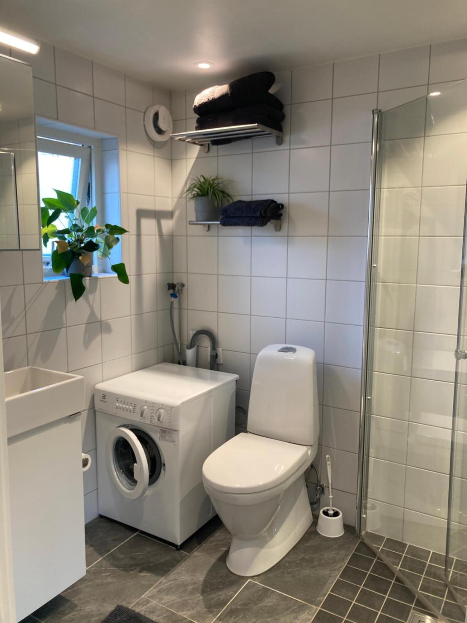 Tiny Grey House With Loft, 15 Min From City Center Gothenburg Bagian luar foto