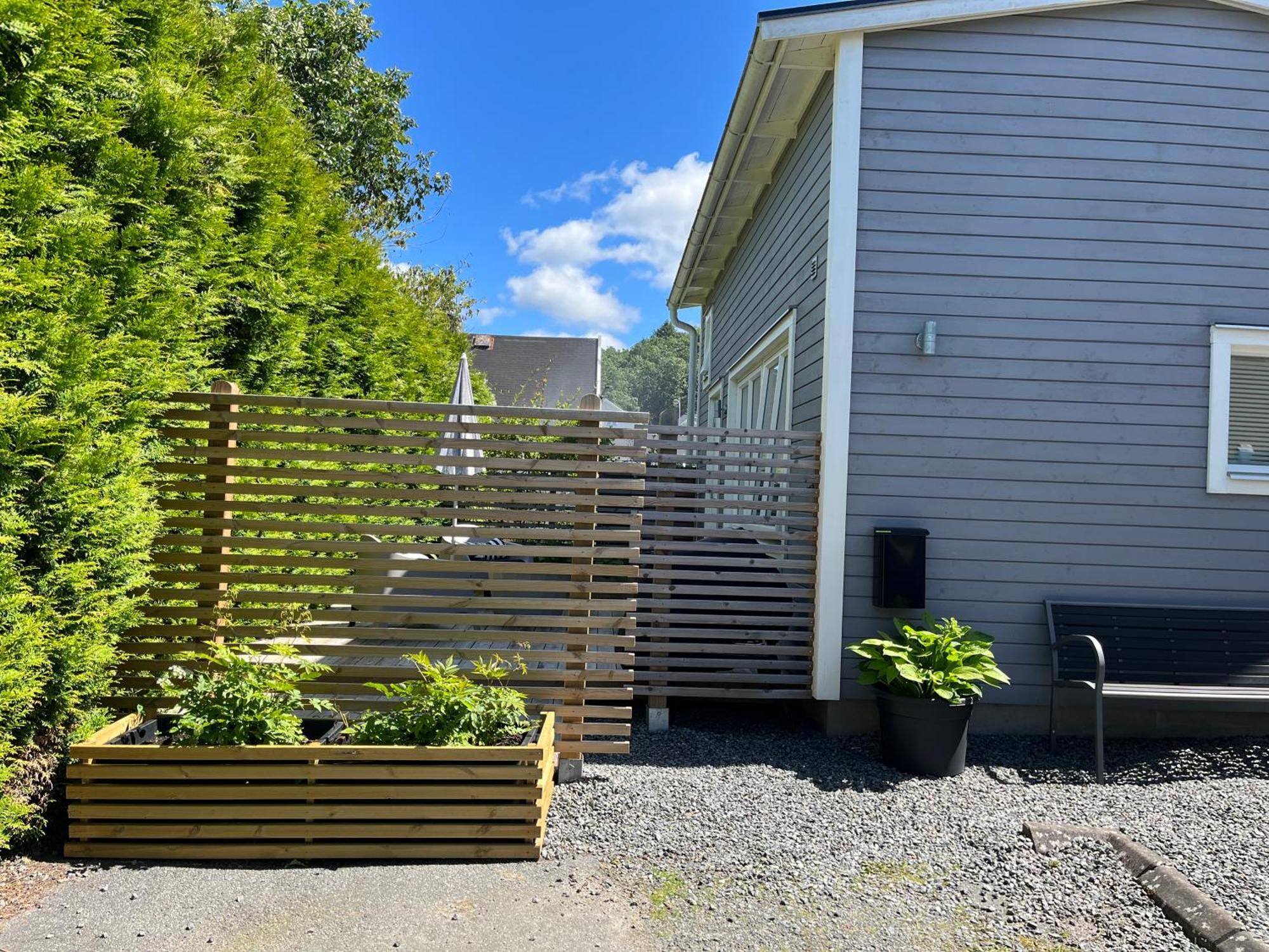 Tiny Grey House With Loft, 15 Min From City Center Gothenburg Bagian luar foto