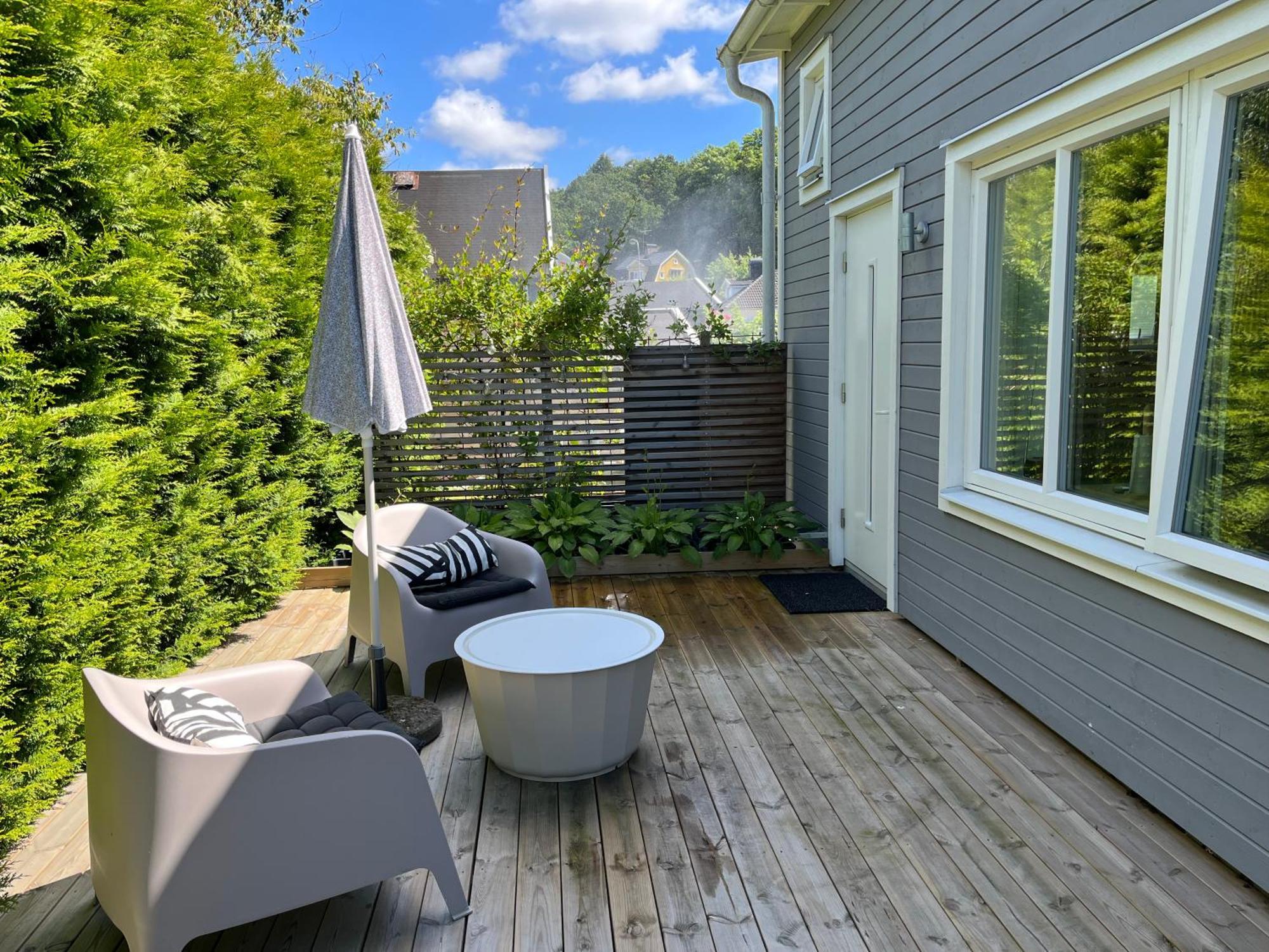 Tiny Grey House With Loft, 15 Min From City Center Gothenburg Bagian luar foto